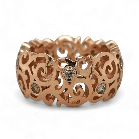 Rosé gouden ring met opengewerkt krulwerk en kleine bruine diamanten.